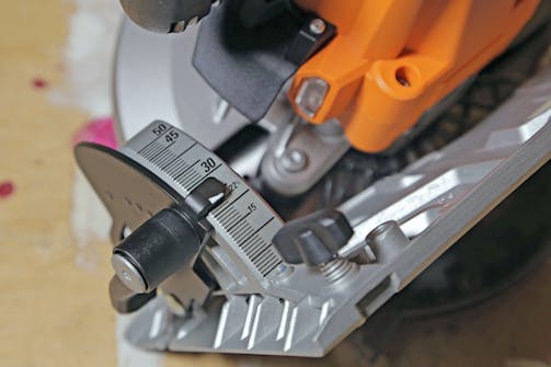 Sådan indstiller du din rundsav: Indstil rundsaven til vinklede snit Sådan indstiller du din rundsav: Indstil rundsaven til vinklede snit